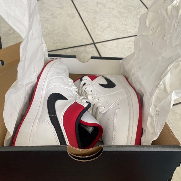 Air Jordan 1 Low - Picture 3 of 4